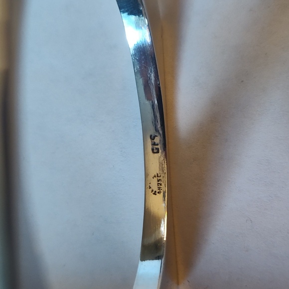 Mexican Silver Hollowform Bangle - Picture 4 of 4